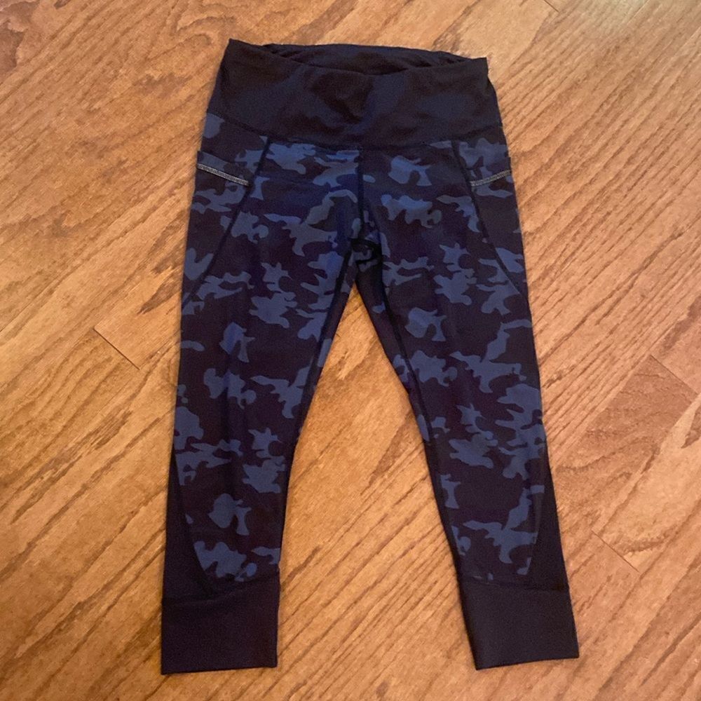 Active Life size , zipper pocket and back